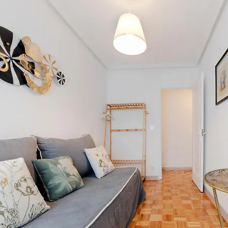 La Morra Apartment *